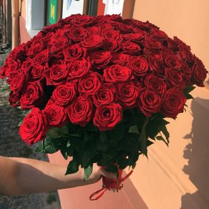 букет на день рождения 101 красная роза в Луцке фото
