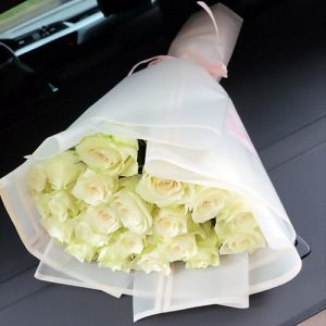 21 белая роза в Луцке фото