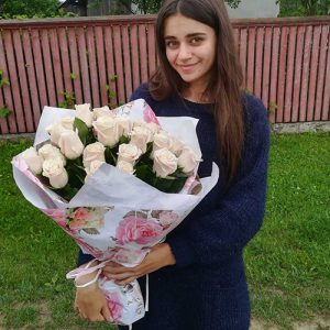 25 кремовых роз в Луцке фото