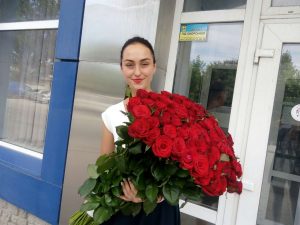 великий букет червоних троянд фото