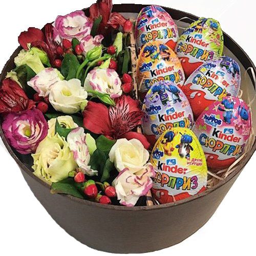 Коробочка з кіндерами та квітами