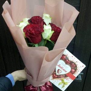 7 роз микс с конфетами в Луцке фото