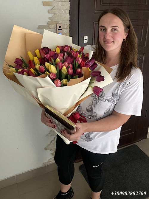 75 тюльпанів і цукерки фото доставки