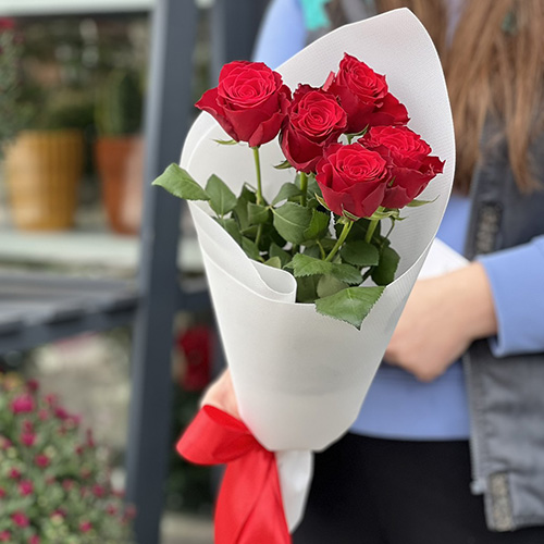 5 червоних троянд у Луцьку фото