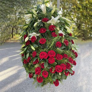 вінок на похорон троянди та лілії фото