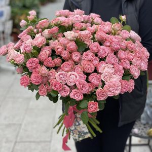 33 гілки кущової троянди піоновідної фото букета