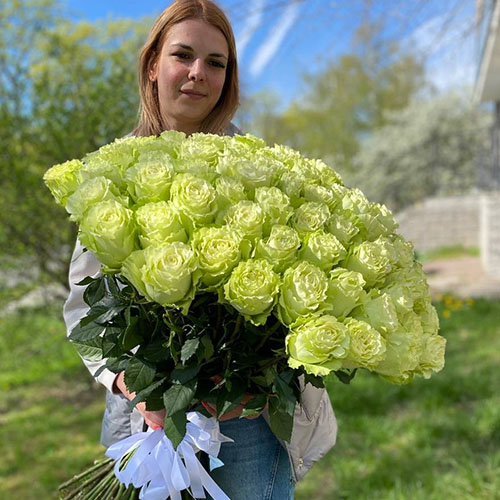 фото товару 101 біла імпортна троянда