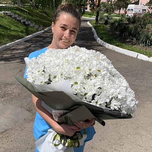 живе фото товару "101 ромашковая хризантема"